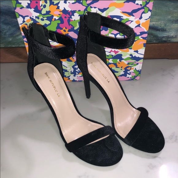 Black velvet ankle strap heels - Picture 3 of 8